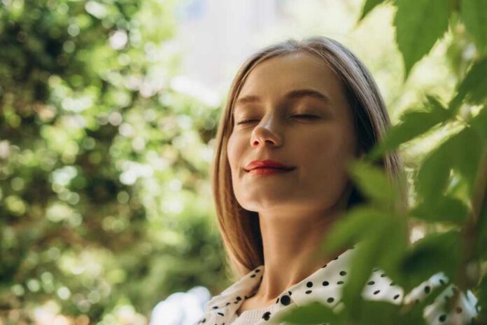 Young,Beautiful,Woman,Enjoying,Fresh,Air,In,Green,Park.,Natural